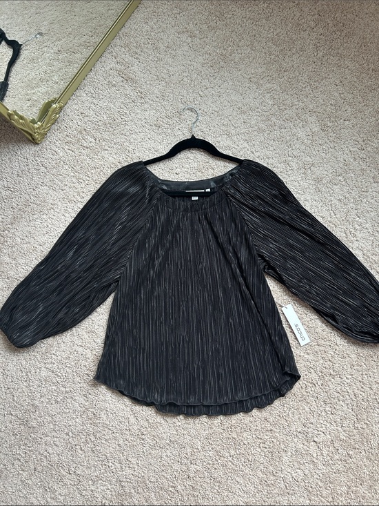Chico's Tops - Chico’s metallic crinkle top. S